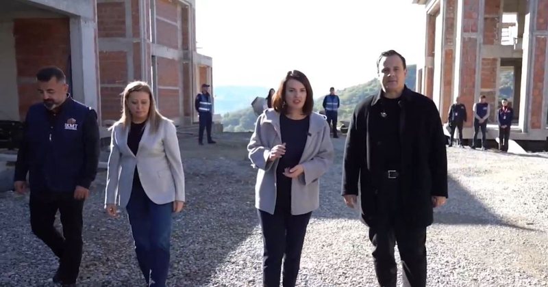 Ministrja Koçiu: Ndërtuesit pa leje, do futen në listën e zezë: Objektet do prishen ose konfiskohen