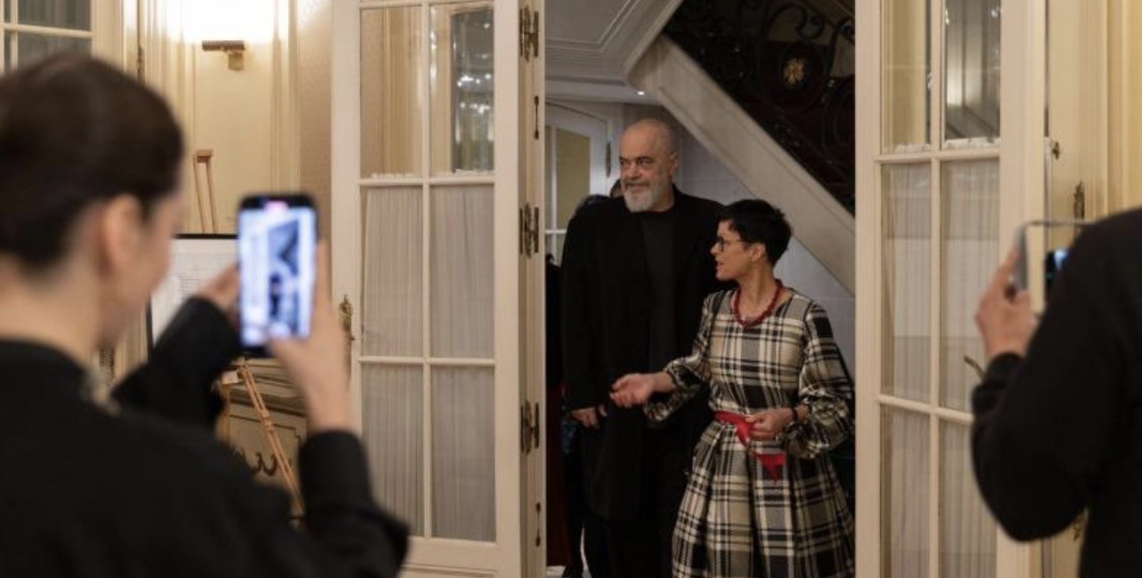 Hapet në Bruksel godina e Misionit të Shqipërisë pranë BE! Kos: E ndjej veten si ambasadore e Shqipërisë! Rama: Dikur ishte shi e ftohtë, sot është ndryshe