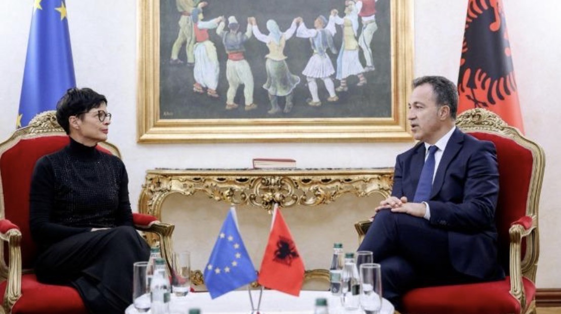 Niko Peleshi pret në Kuvend komisioneren Marta Kos: Mbështetje e plotë për rrugëtimin e Shqipërisë në BE
