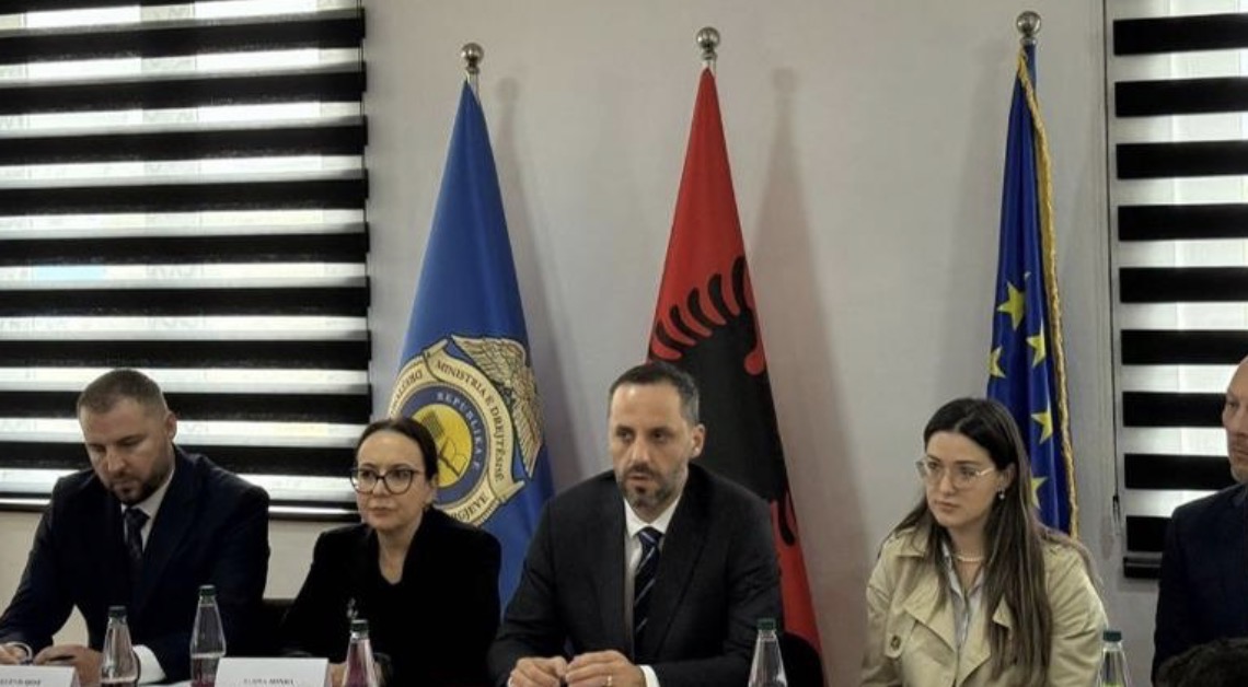 Lamallari mbledh në Fier drejtorët e burgjeve: Garantoni sigurinë dhe zbatimin e ligjit! Burgjet e komunizmit si muze në Shqipërinë Evropiane