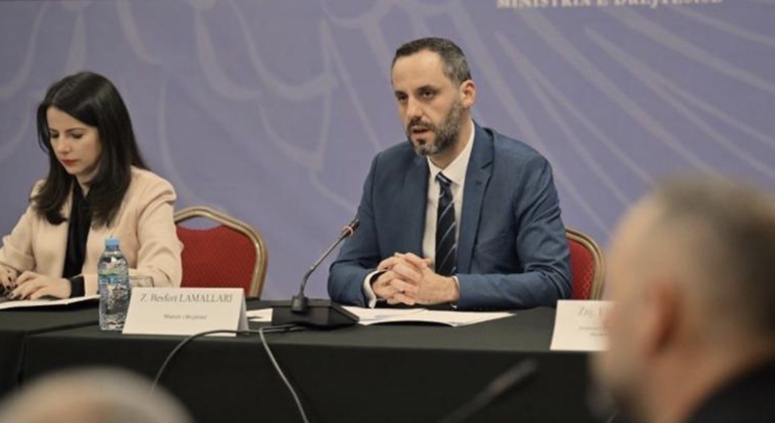 Ministrat Lamallari e Pirdeni mblidhen për draftin e Kodit të ri Penal: Proces gjithëpërfshirës dhe transparent
