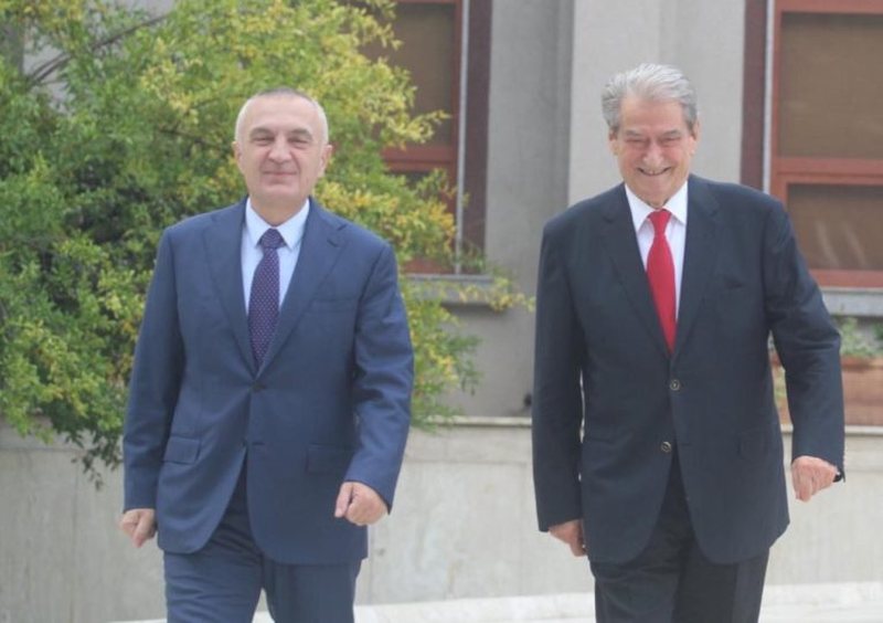 “Meta s’ka asnjë provë për ’21 Janarin’”, avokati: Kërkon të fajësojë Bashën dhe të mbrojë Berishën