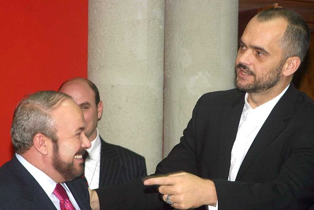 Edi Rama publikon videokartolinë lamtumire për Fatos Nanon: Miku vdiq pas një lufte sfilitëse me sëmundjen