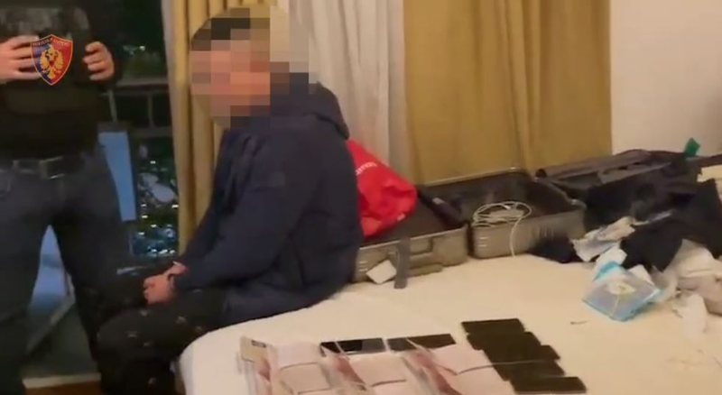 Mashtronin qytetarët përmes faqeve false të Postës Shqiptare, arrestohet 2 shtetas kinezë në Tiranë