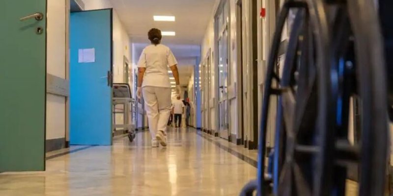 Goditi me grusht mjekun, arrestohet 49-vjeçari në Shijak