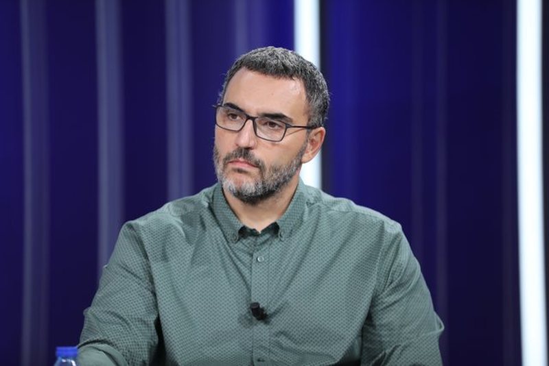 Vendimi i Kushtetueses pro Veliajt, Arlind Qori sheh edhe veten si arsye: Rama u tremb nga ne