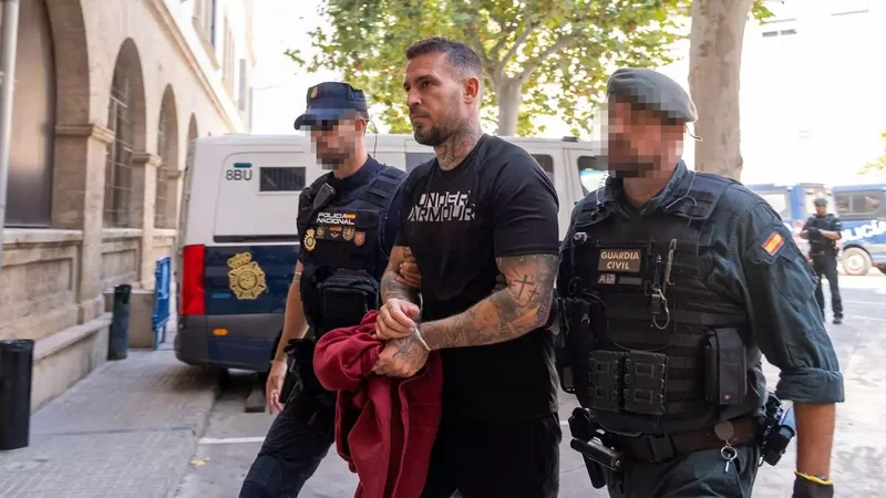 Mbi dy ton drogë dhe 25 mln euro të sekuestruara: Goditet rrjeti i mafias shqiptare, ja si trafikantët u vendosnin çip përgjimi policëve