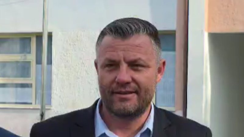 Zgjedhjet për kryebashkiak në Cërrik/ Kandidati i “Shqipëria Bëhet” thirrje zgjedhësve: Dilni dhe votoni