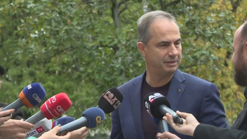Deputetët e PD kyçin gojën për humbjen në zgjedhje dhe vendimet e Grupit: Bëhuni pak të duruar