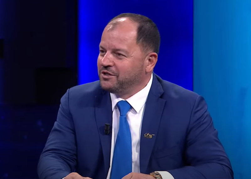 Humbja e thellë në Berat, Lefter Maliqi kërkon dorëheqjen e Eno Bozdos: Të ndjekë shembullin e Bujarit dhe të hapë rrugën