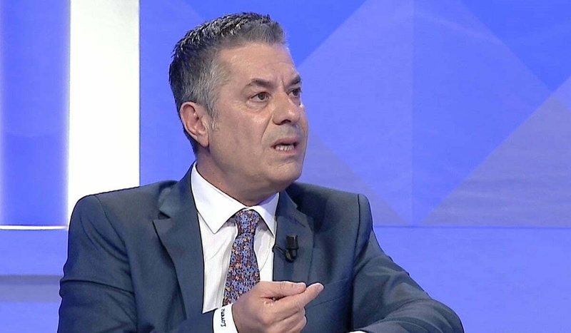 Flluska hipokrite e politikës, humnera e saj me shoqërinë