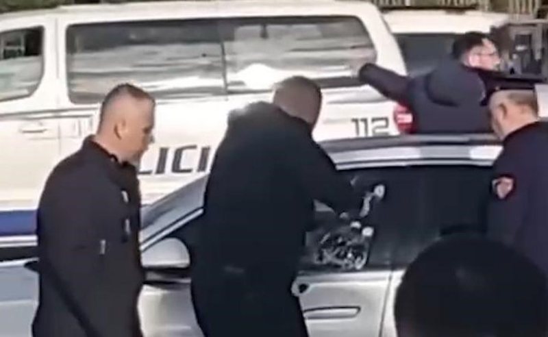 “Identifikohet informatori nga brenda Rinasit”, Gazetari zbulon detajet e fundit: Ishte i maskuar me kapele dhe syze