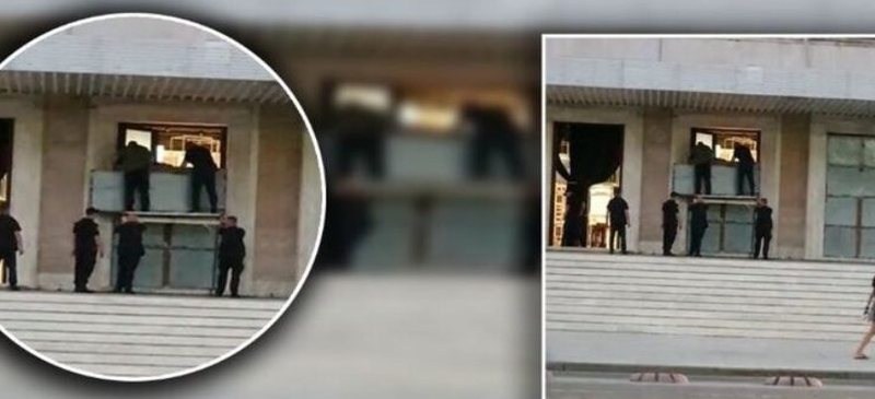 PD ka njoftuar të hënën protestë: Dyert e Kryeministrisë vishen me mburoja metalike
