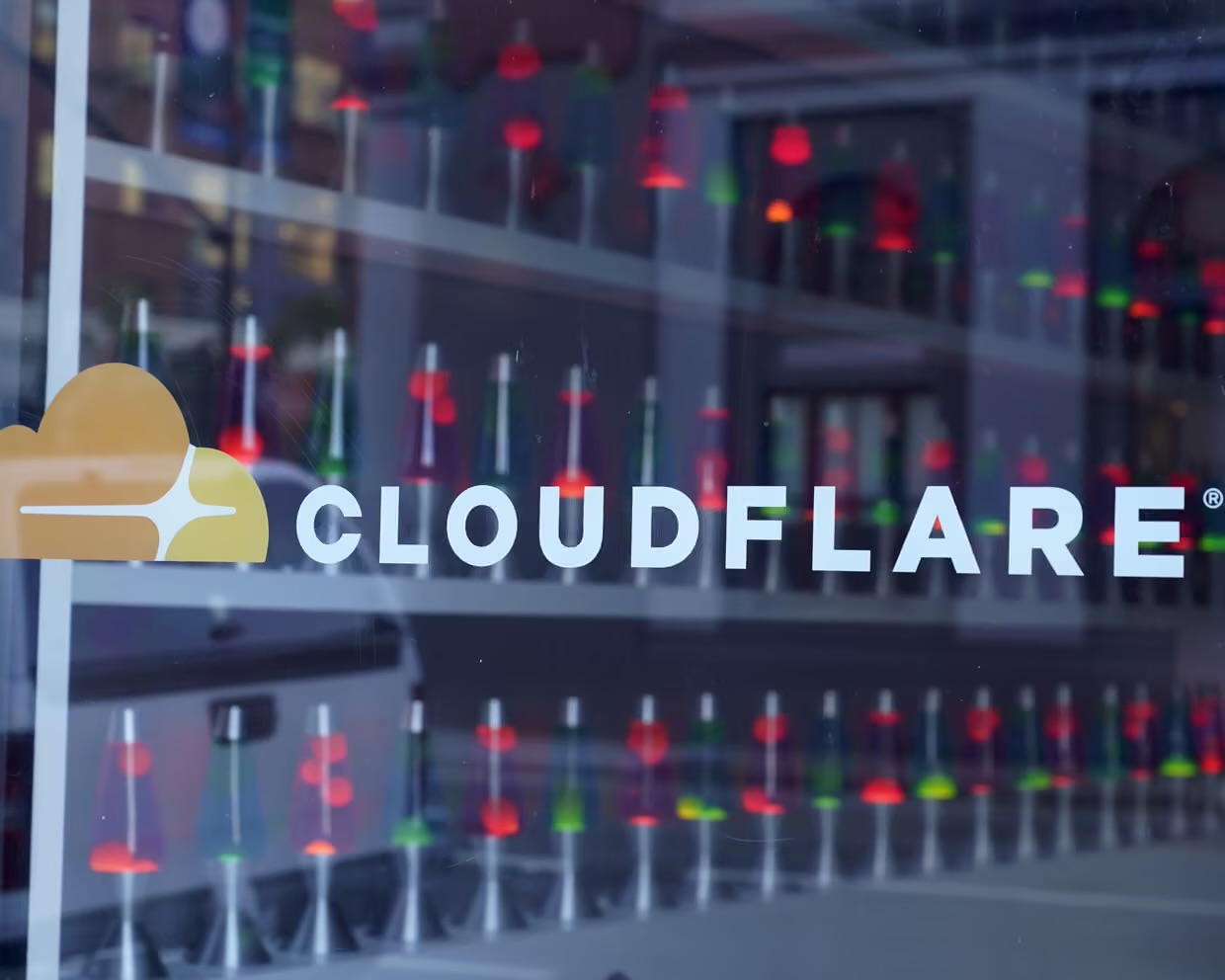 Mijëra faqe webi jashtë funksionit për disa orë, rikthehet shërbimi i Cloudflare