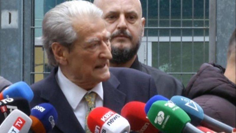 Dy orë në SPAK për ’21 Janarin’, Berisha del i hutuar dhe sulmon Dumanin