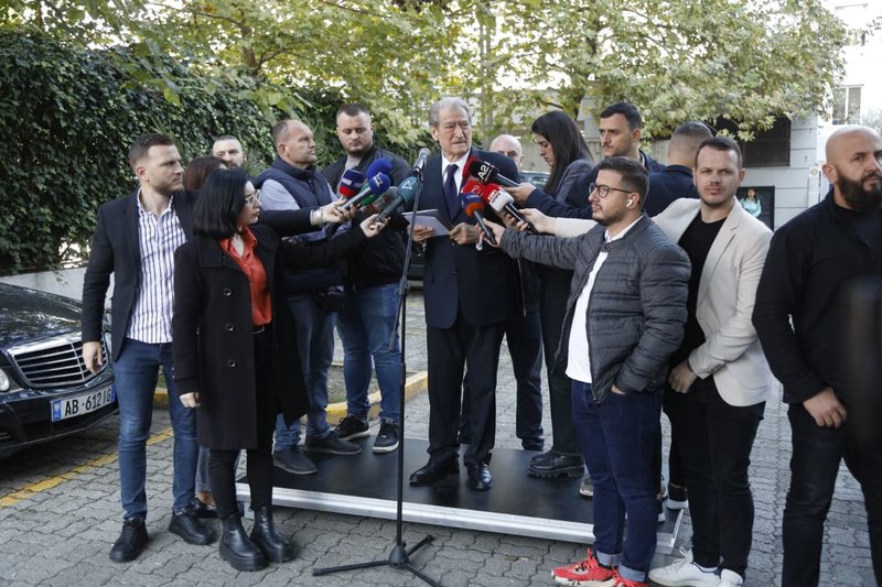 Sali Berisha sulmon shënimin e Edi Ramës: Kërcënim me vdekje për prokurorët