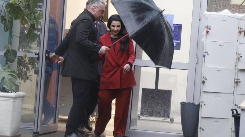 GJKKO lë në fuqi vendimin për pezullimin nga detyra të zv.kryeministres Belinda Balluku, arrest shtëpie për dy vartësit e saj