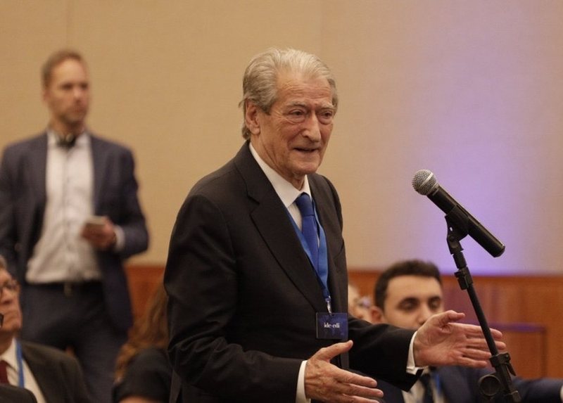 Berisha ankohet në Brazil dhe nxin Shqipërinë: BE nuk na dëgjon për narkoshtetin