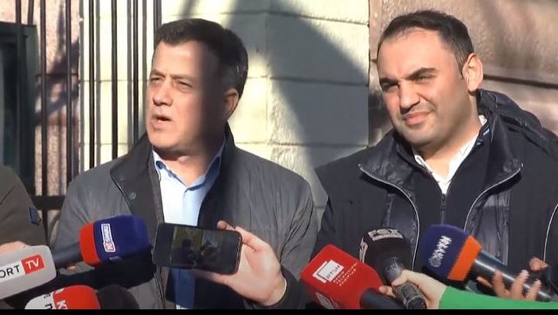 “Na duhen para për molotovë”, gazetari i portalit të Zenit sqaron se kush prej deputetëve të PD-së komunikon me Berberin