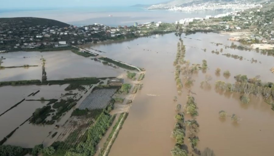 Katastrofë në Sarandë/ Çarja e argjinaturës përmbyt stallat, 700 krerë bagëti të imta të mbytura