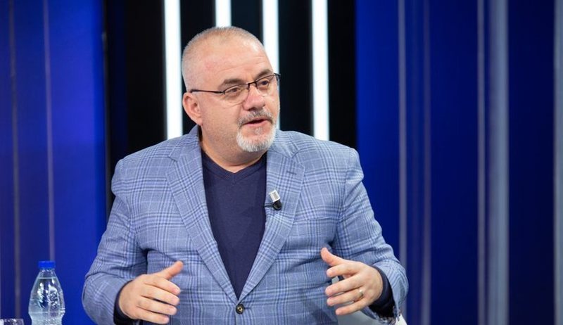 Denoncoi krimet greke, Athina shpall ‘non grata’ gazetarin Artan Hoxha, cilësohet kërcënim për rendin publik