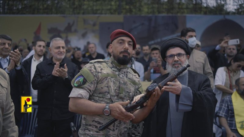 Hezbollahu vajton për liderin e vrarë: Nuk i ulim armët