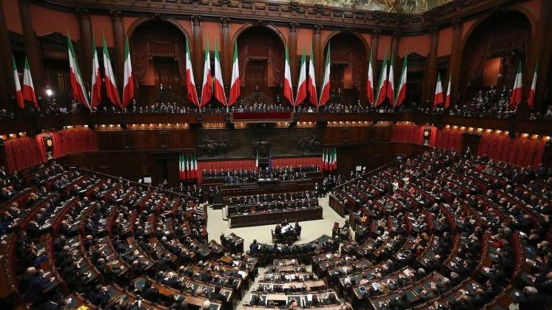 Parlamenti italian miraton dënimin me burgim të përjetshëm për vrasjen e grave