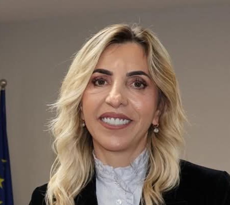Kryebashkiakja e Bulqizës Festime Mjeshtri nga diploma e blerë tek 20 % për çdo tender. Nepotizëm dhe afera. A do përfundojë në burgun e Pogradecit?