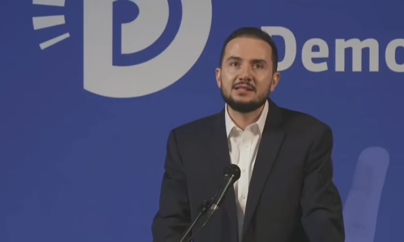 Salianji thumbon Berishën nga Elbasani: “Të gjithë të ngjitur pas karriges, si ajo pas këpucës!”