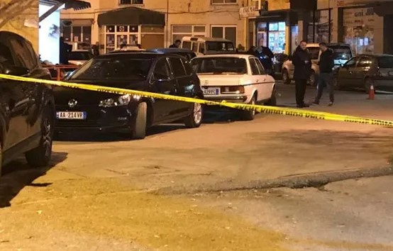 Panik në Sarandë/ Gjendet një armë zjarri brenda një çante në mes të qytetit