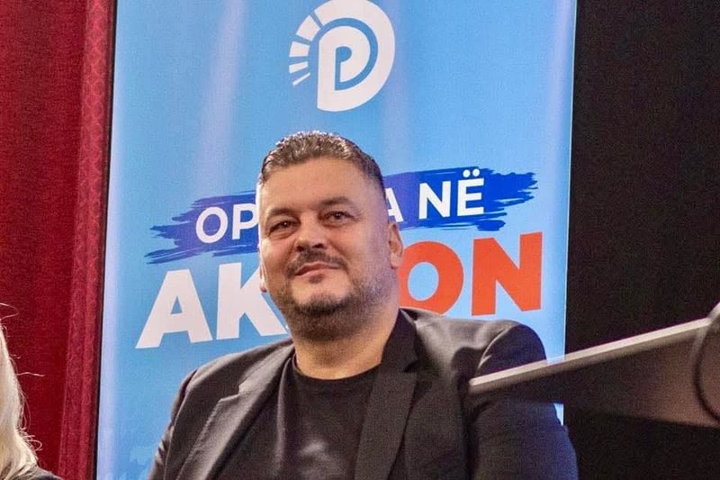 Debate në mbledhjen e Këshillit Kombëtar të PD: Anëtari i kryesisë largohet në mënyrë demonstrative, nuk u lejua të fliste