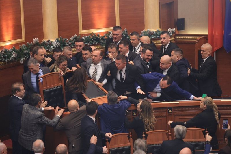 PD futet në grevë urie? Deputeti demokrat: Do të përdoren të gjitha skenarët