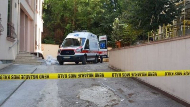 Tiranë/ 51-vjeçarja tenton t’i japë fund jetës, hidhet nga lartësi