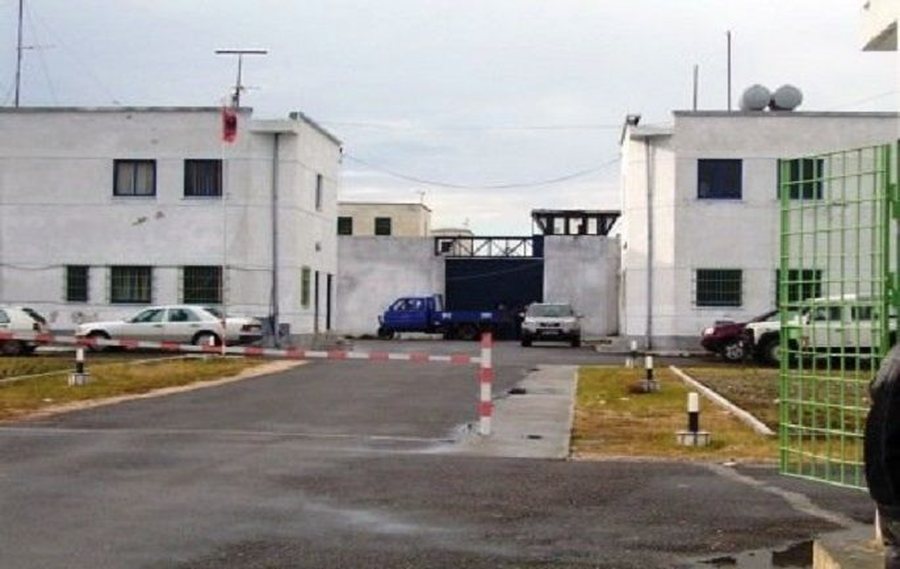 Tentativë arratisjeje në burgun e Shënkollit, 31-vjeçari kapet 500 metra larg perimetrit të institucionit