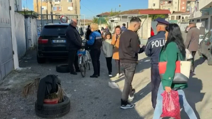 Sherr mes nxënësve të shkollës 9-vjeçare në Sarandë, 13-vjeçari godet me thikë të miturin