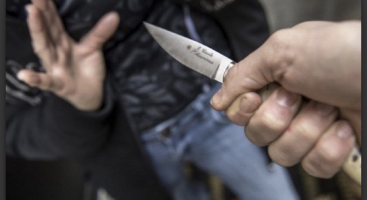 “Pse të kalosh ti i pari dhe jo unë?!”/ 15-vjeçari u godit me thikë në qafë. Si nisi sherri mes nxënësve të shkollës 9-vjeçare në Sarandë