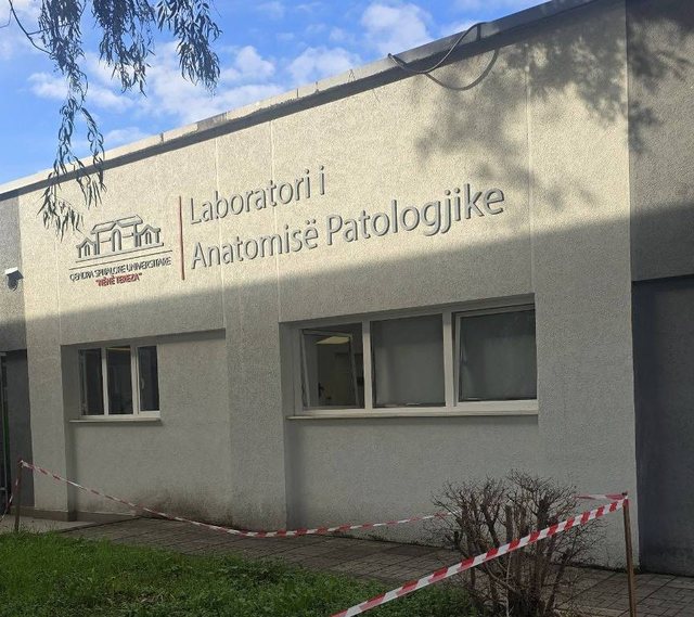 Kush është shefja e Anatomi-Patologjisë në QSUT që çon pacientët nga Spitali Onkologjik drejt klinikës private LDM