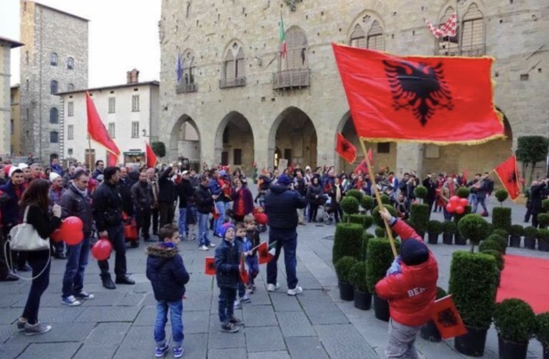 Shqiptarët, komuniteti i dytë më i madh i huaj në Itali/ Ja sa persona jetojnë në shtetin fqinj