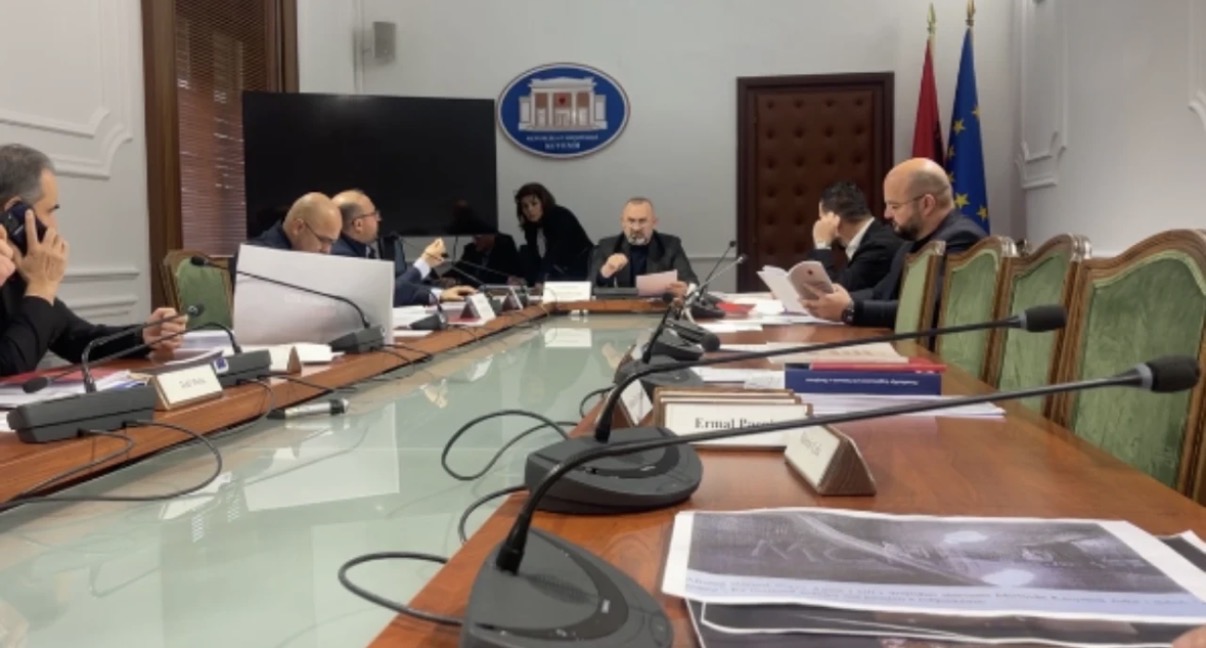 Kaosi në Kuvend, Sekretari i Etikës dënon me 30 ditë përjashtim 6 deputetë të PD