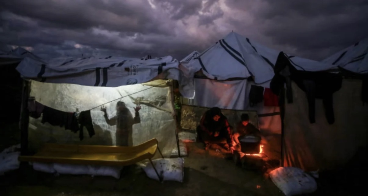 “Krizë e re humanitare në Gaza”/ Izraeli paralajmëron pezullimin e ndihmave, shkak mosrespektimi i kufizimeve të vendosura ndaj organizatave ndërkombëtarë