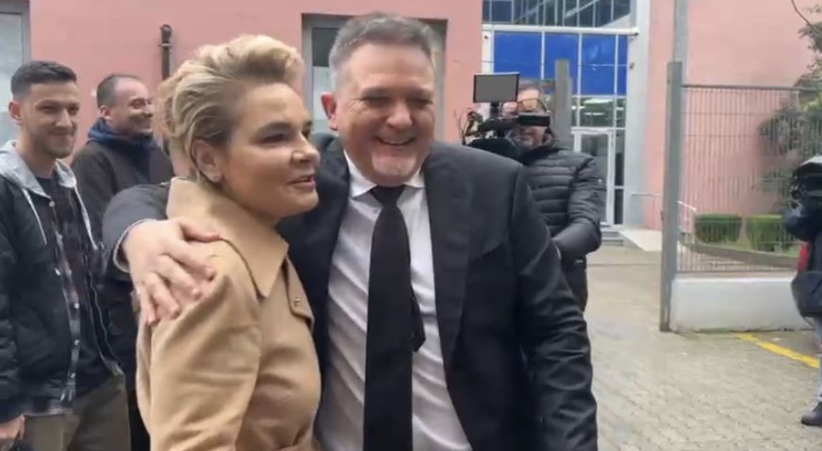 “Mos e kruaj shumë…” Kryemadhi batuta me Jul Dedën para SPAK: Për çfarë ke ardhur? Aktori: Më thirrën…