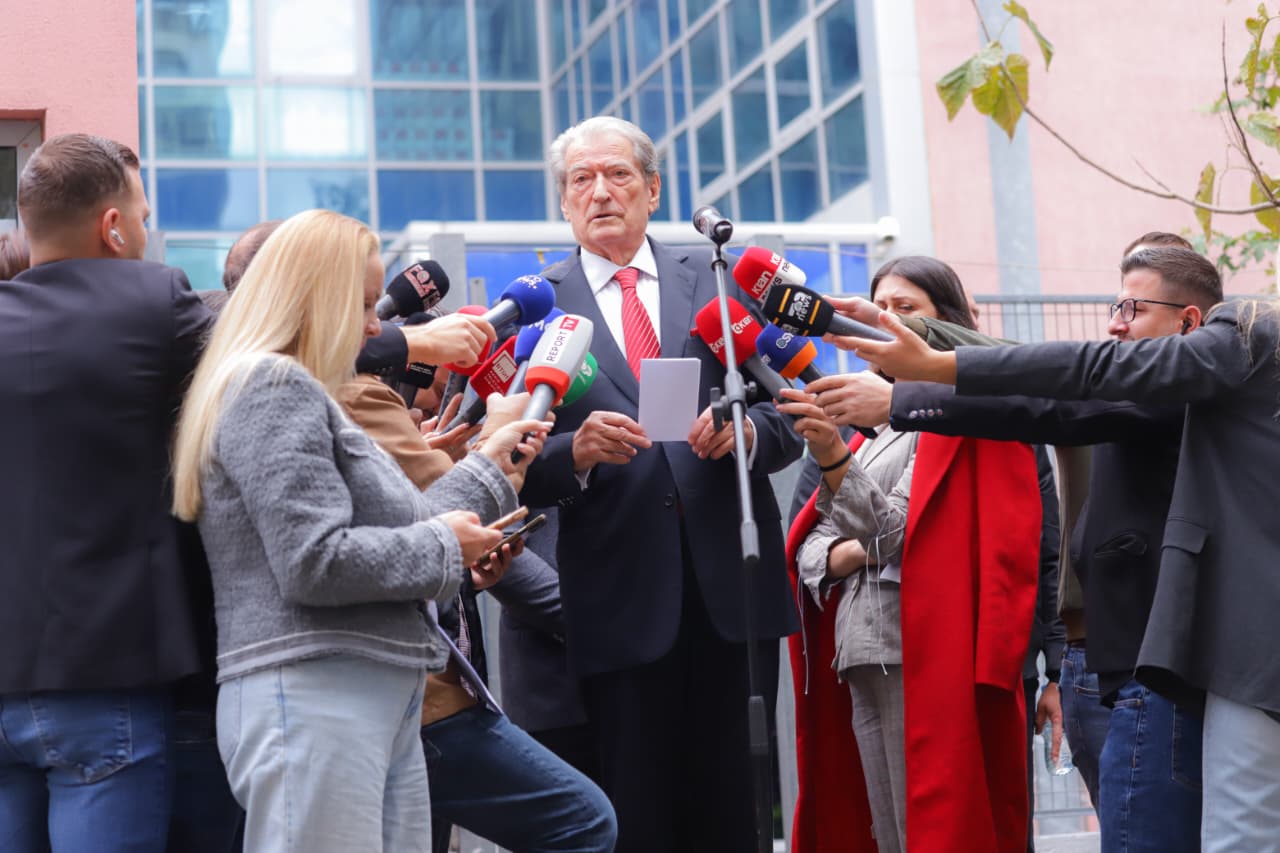 “Cili viu viu ja bën Ventingu”/ Berisha paralajmëron: Do publikoj një skandal të Ramës