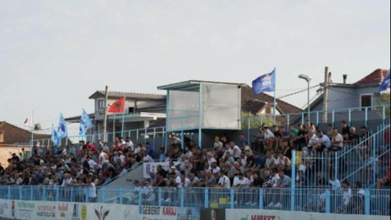 E rëndë në Fushë-Krujë, futbollistët e Ilirisë dhunojnë ata të Skënderbeut dhe trajnerin para ndeshjes! Korçarët: Kështu nuk luhet futboll