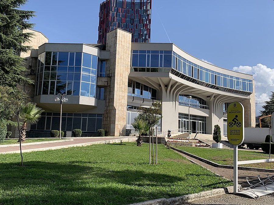 Pazari / Afera e madhe te Pallati i Kongreseve, oligarkët përlajnë 27 mijë e 500 m2 për kulla