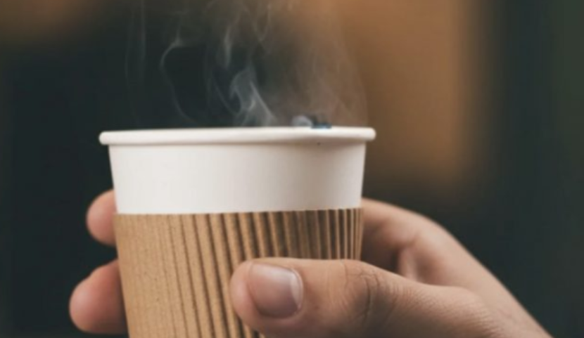 Studimi: Pirja e çajit ose kafesë në gota kartoni mund të shkaktojë kancer
