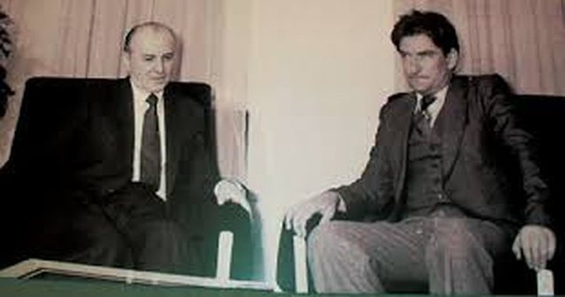 VIDEO/ Kur Sali Berisha në 8 Dhjetor 1990 mburrte Ramiz Alinë para studentëve  