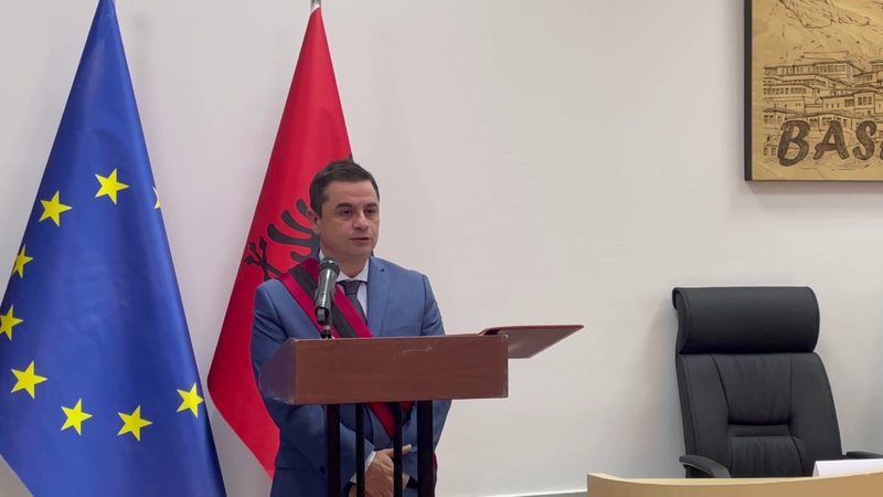Fitoi zgjedhjet e 9 nëntorit/ Ervin Ceca merr zyrtarisht drejtimin e Bashkisë së Beratit