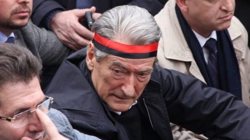 “Kam fjetur në zyrë, mbaja edhe armë në dorë”/ Berisha rrëfen momenti e vështirë në 1997