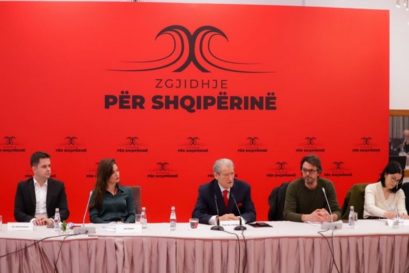 Thirrja e Berishës: Ministrat t’i godisni me vezë dhe domate