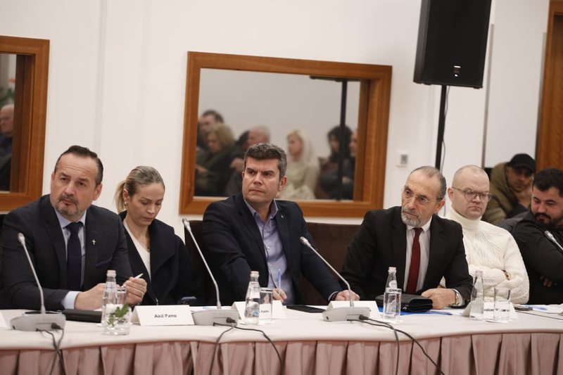 Ermal Hasimja ia thotë në sy Berishës: S’keni besueshmëri, bashkëpunoni me PS-në në kurriz të partive të vogla